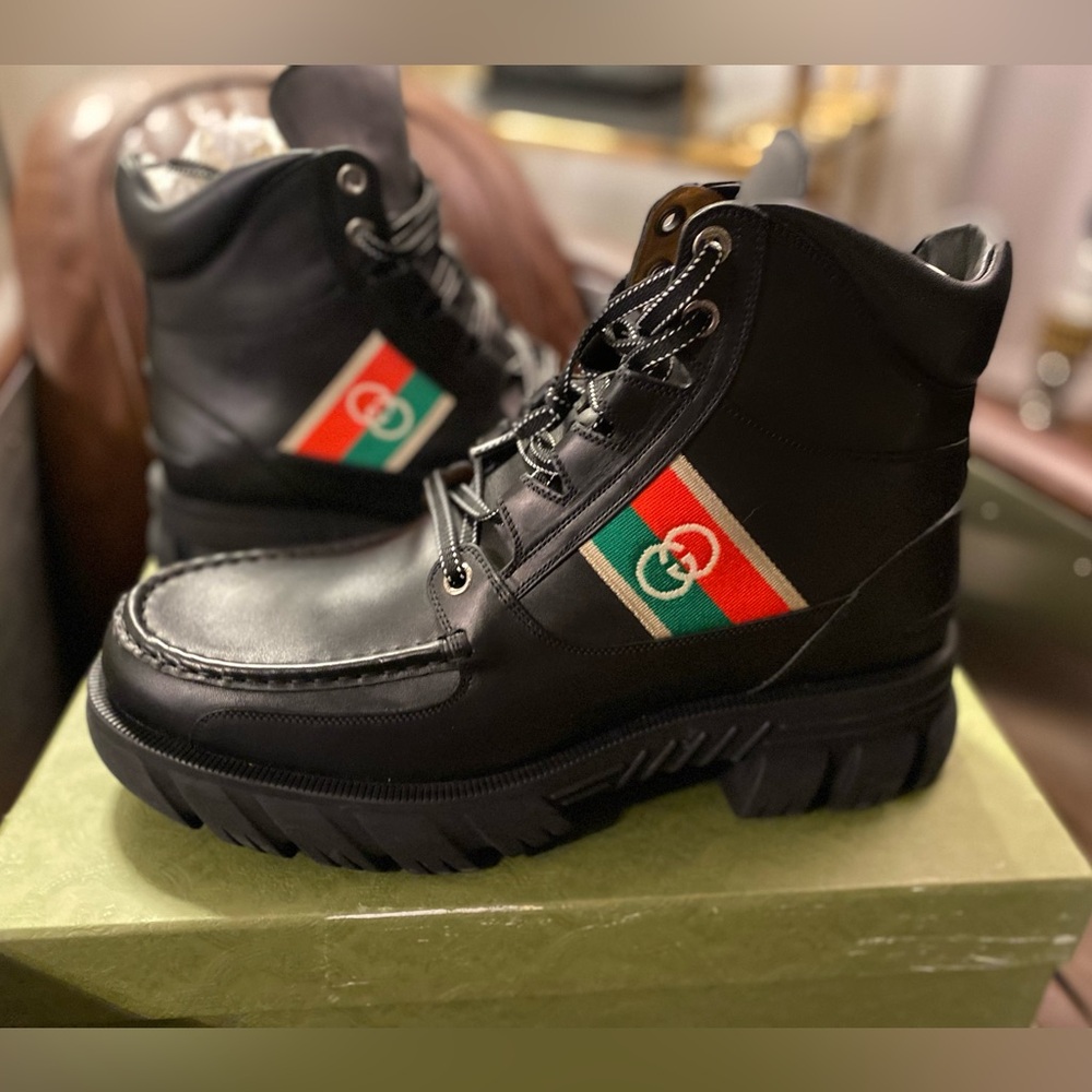 Gucci Men’s Ankle Boot Interlocking G Logo in Black - Picture 2 of 11